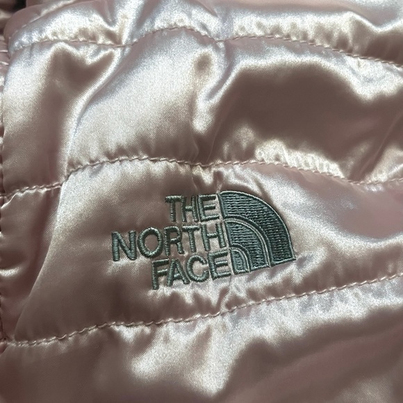 The North Face reversible puffer sherpa coat: Girls Large (Size 14/16); Like New - Picture 3 of 5